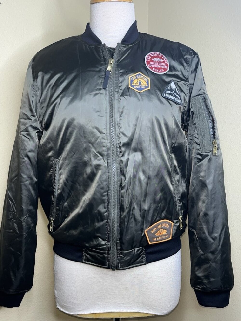 The North Face Satin Bomber Flight Jacket Womens M Olive Green Insulated Quilted